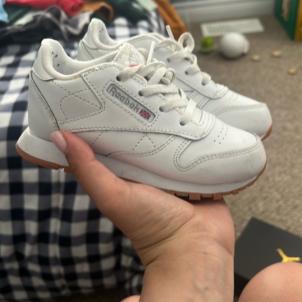 Toddler Reebok white classics! 9